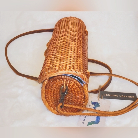 Vietnam Genuine Leather Handcrafted Straw Rattan Crossbody Purse - Picture 4 of 9